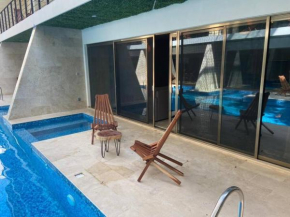Modern and spacious apartment 2 bedroom swim up BT